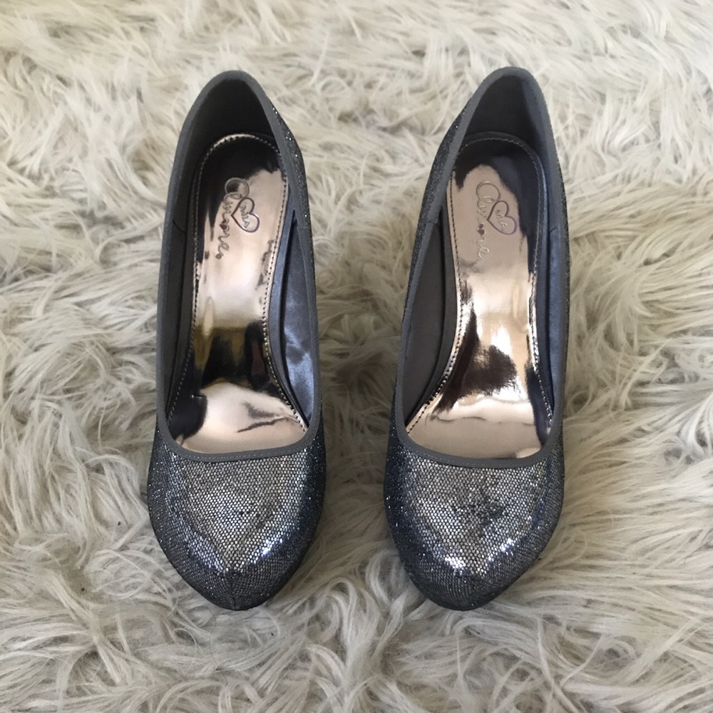 AMORE grey sparkle wedges!